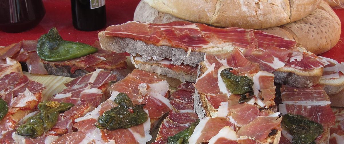 Guía Sevilla, Tostada con jamón