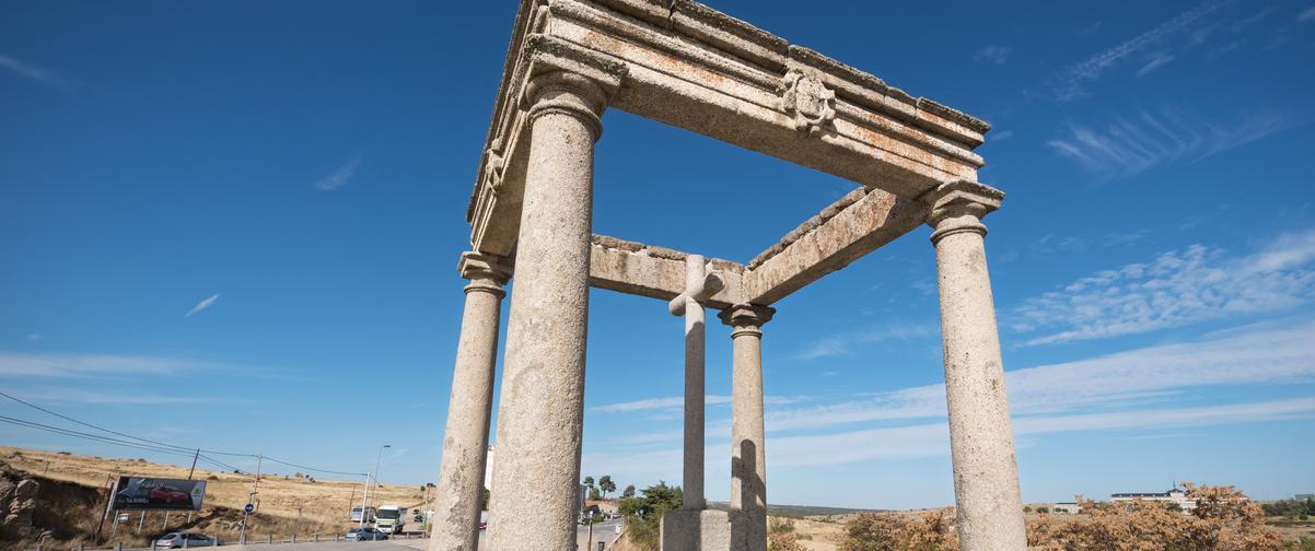 Guía Ávila, Los cuatro postes