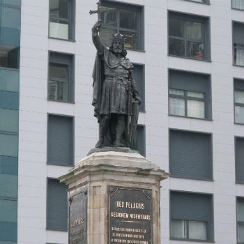 Guía Gijón, Monumento a Don Pelayo