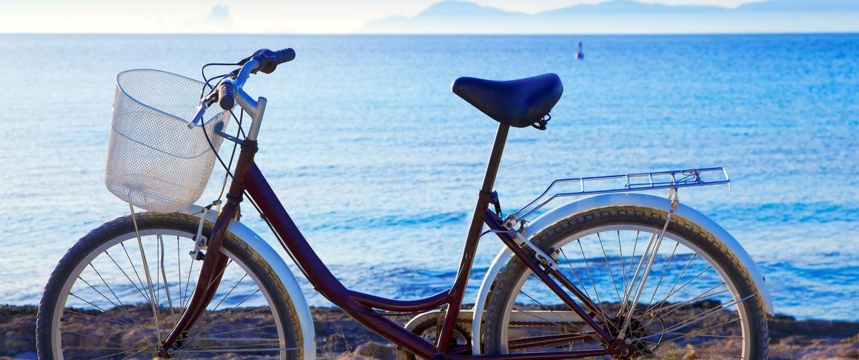 Guía Ibiza, Bicicleta en atardecer