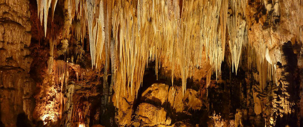 Guía León, Cuevas Valporquero