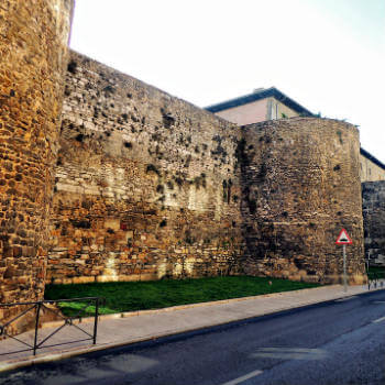 Guía León, Murallas