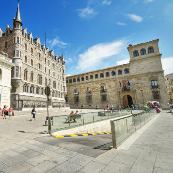 Guía León, Palacio Guzmanes