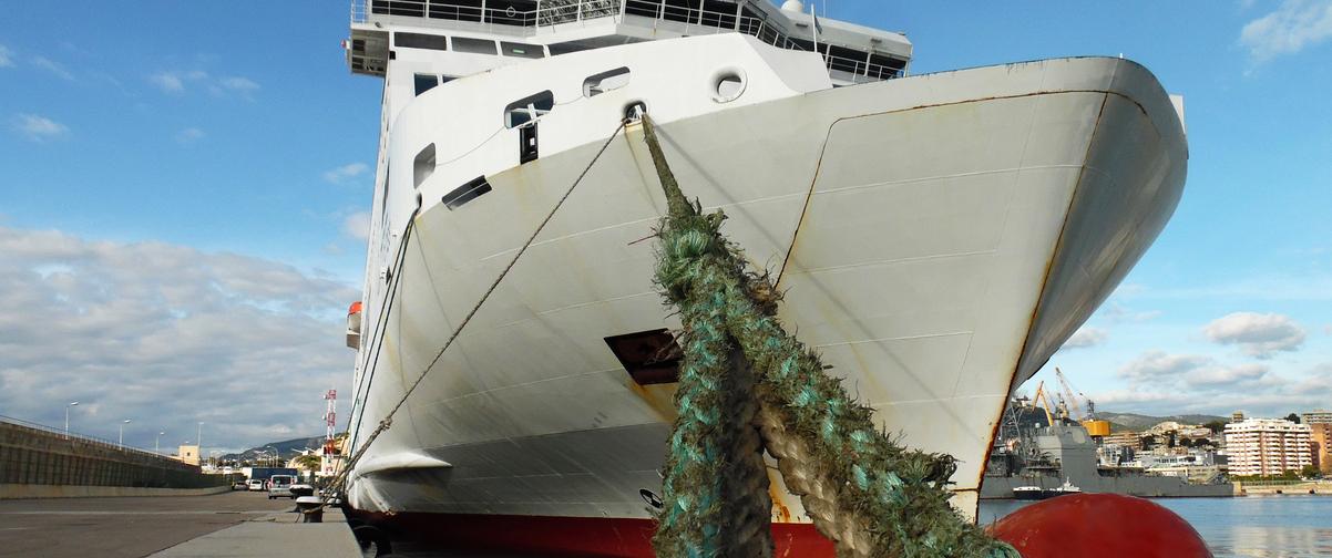 Guía Mallorca, Barco amarrado en el muelle