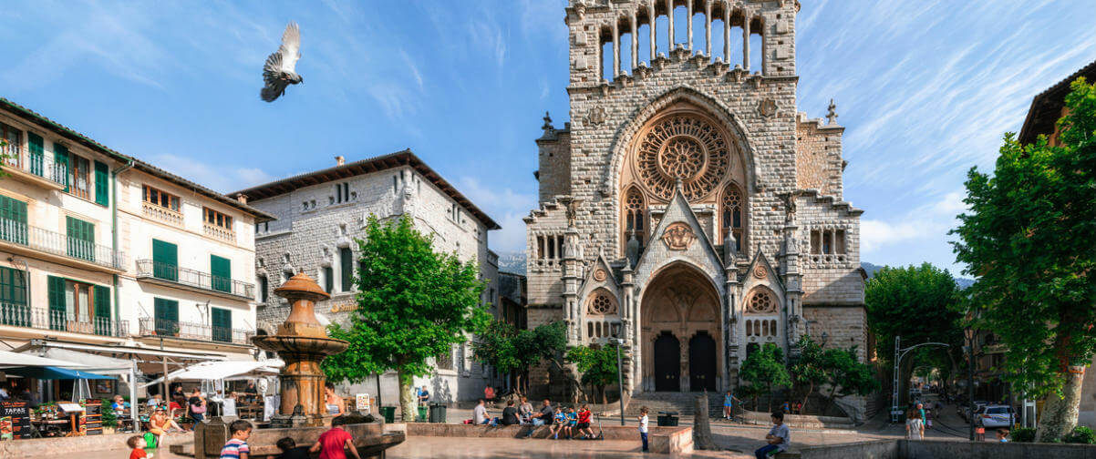 Guía Mallorca, Plaza de la Constitución