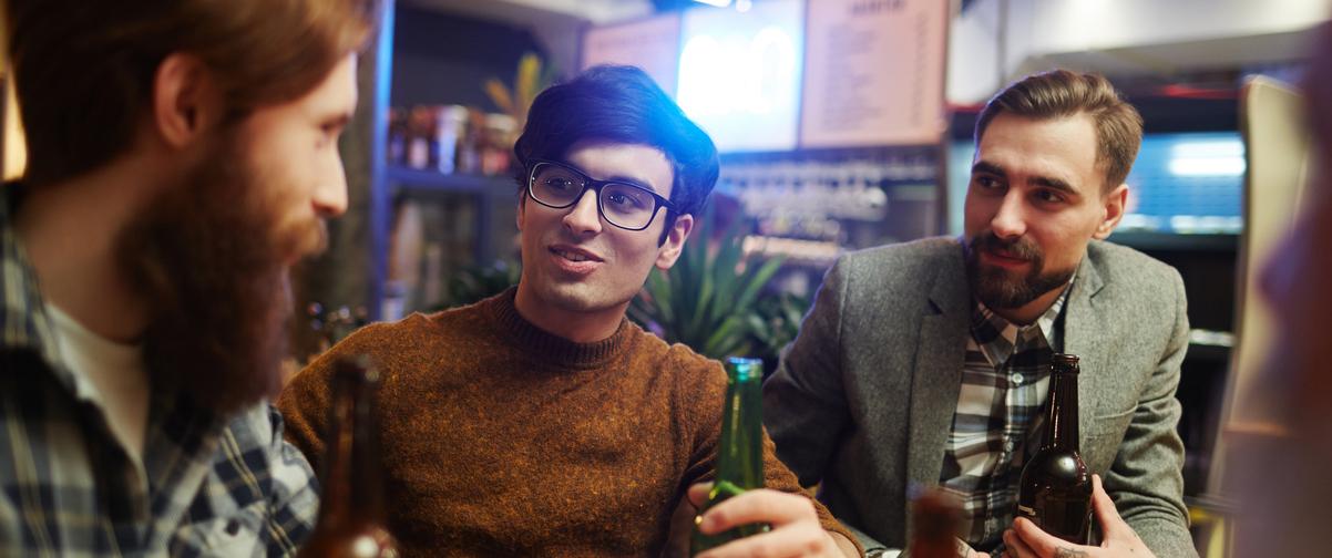 Guía La Rioja, Chicos tomando una cerveza