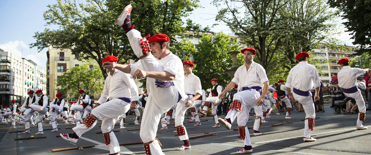 Guía Bilbao, Danzas tradicionales